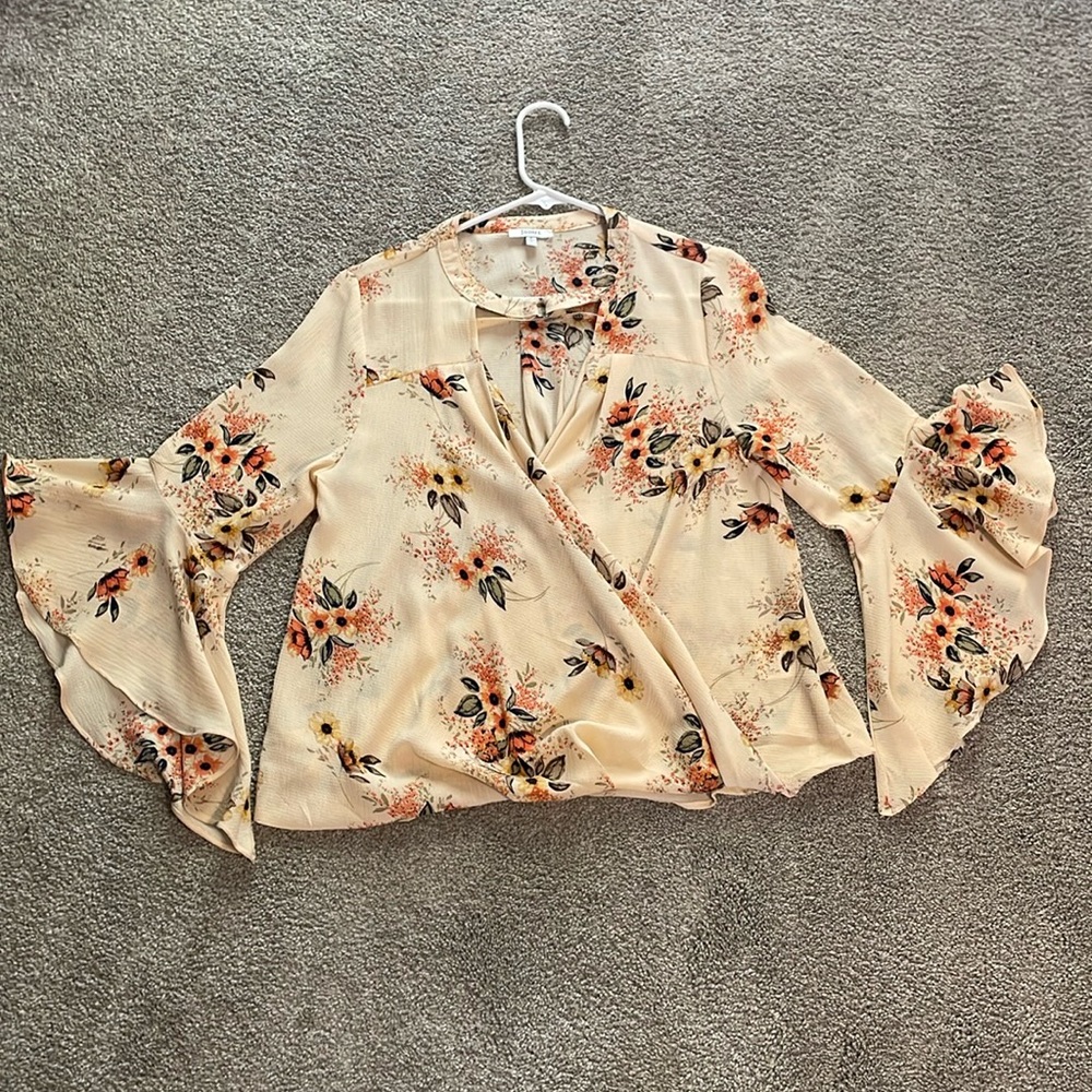 Jodifl. Size small. Flower shirt.